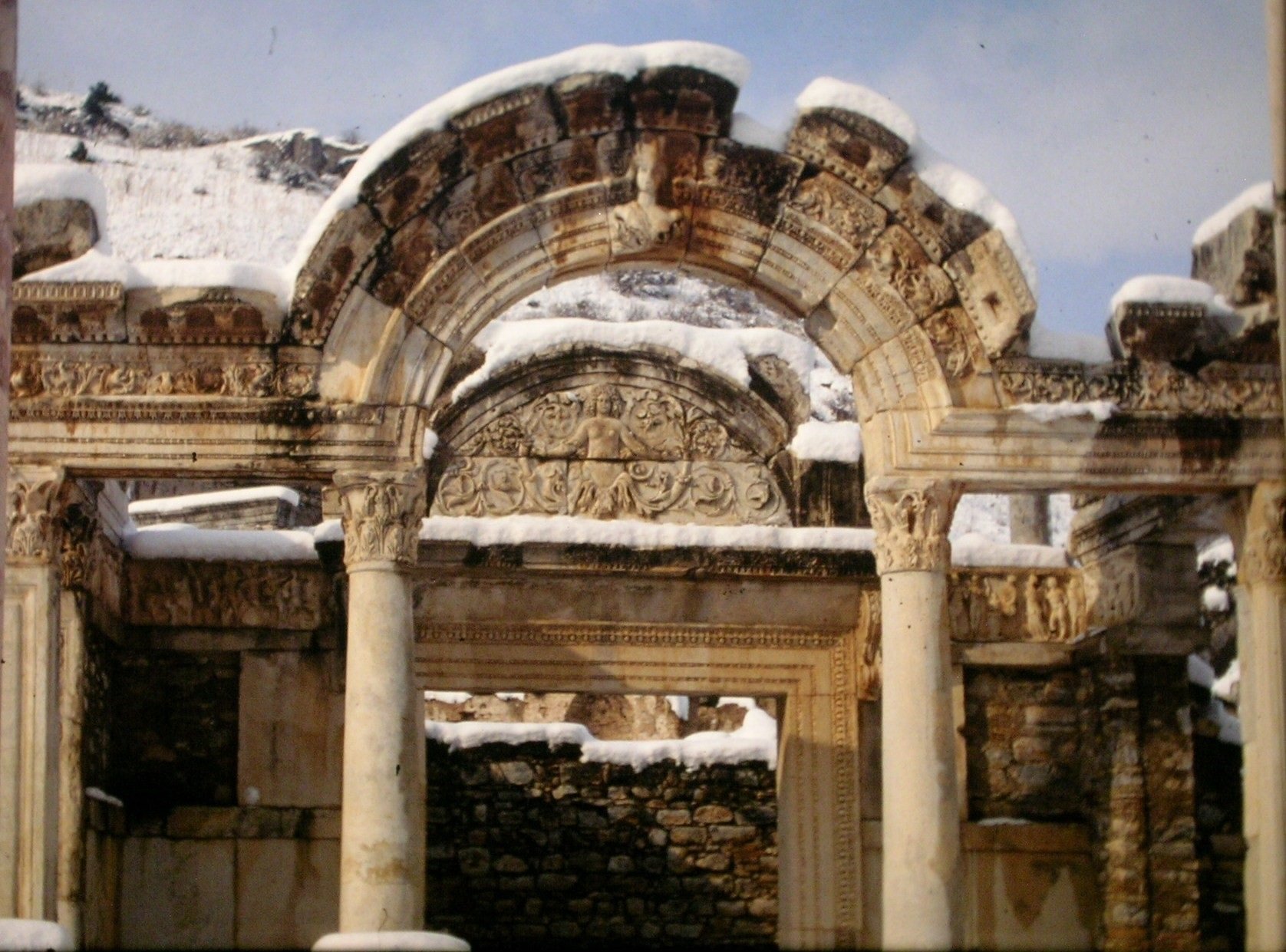 Hadrianus Tapınağı